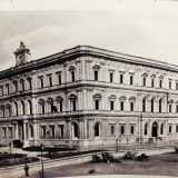 Nacque infatti nel 1939 all�interno dell�Ateneo, con i suoi primi 48 iscritti. L� rimase fino al 1946 quando si spost� nella Camera di Commercio, in corso Cavour
